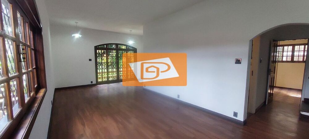 Casa para alugar com 6 quartos, 300m² - Foto 6