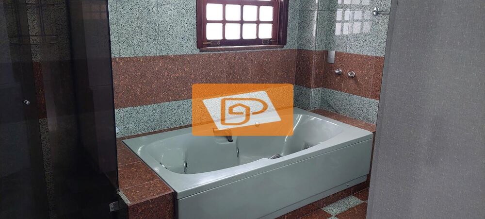 Casa para alugar com 6 quartos, 300m² - Foto 14