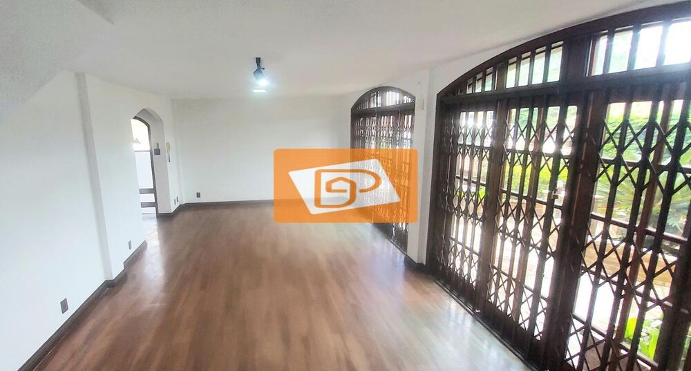 Casa para alugar com 6 quartos, 300m² - Foto 7