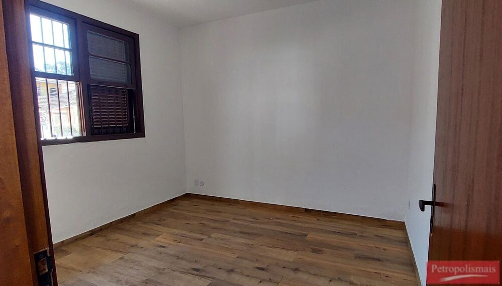 Casa à venda com 3 quartos, 130m² - Foto 2