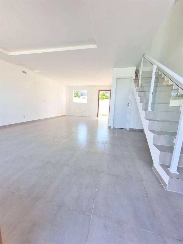 Sobrado à venda com 3 quartos, 100m² - Foto 2