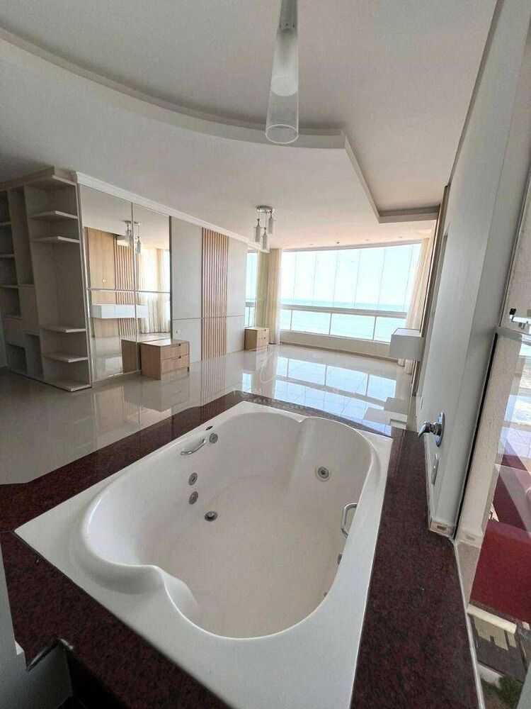 Cobertura à venda com 3 quartos, 244m² - Foto 1