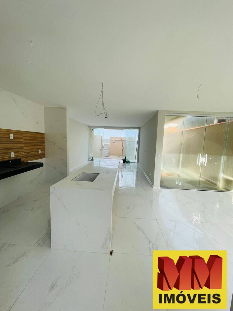 Casa à venda com 4 quartos, 160m² - Foto 1