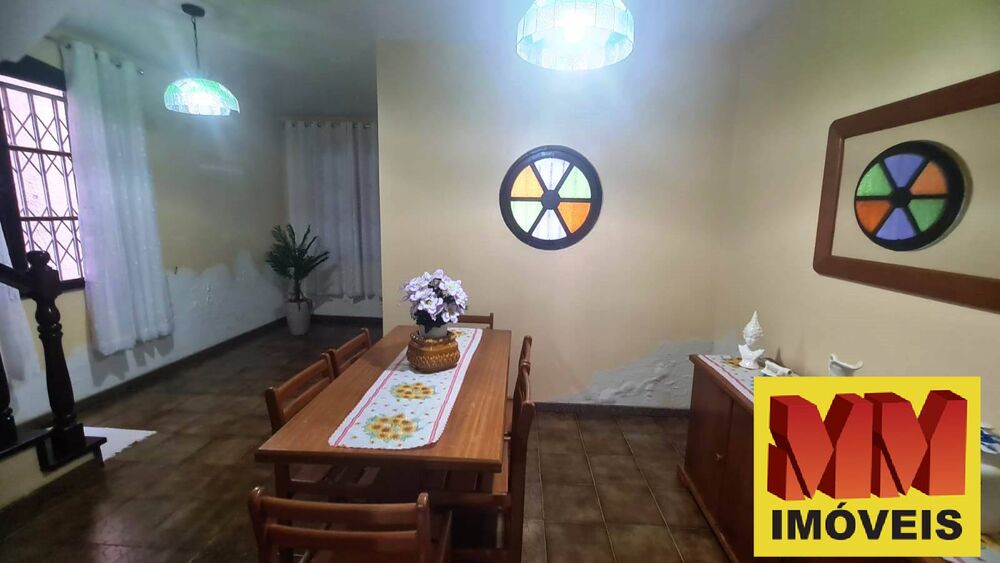 Casa à venda com 4 quartos, 200m² - Foto 1