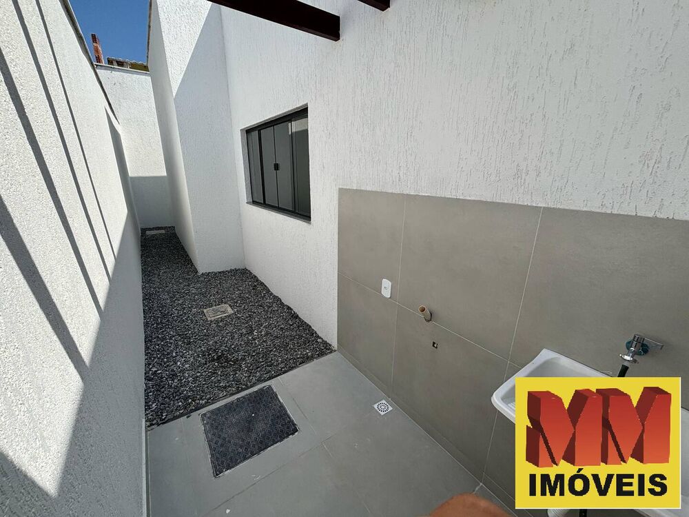 Casa à venda com 2 quartos, 70m² - Foto 4
