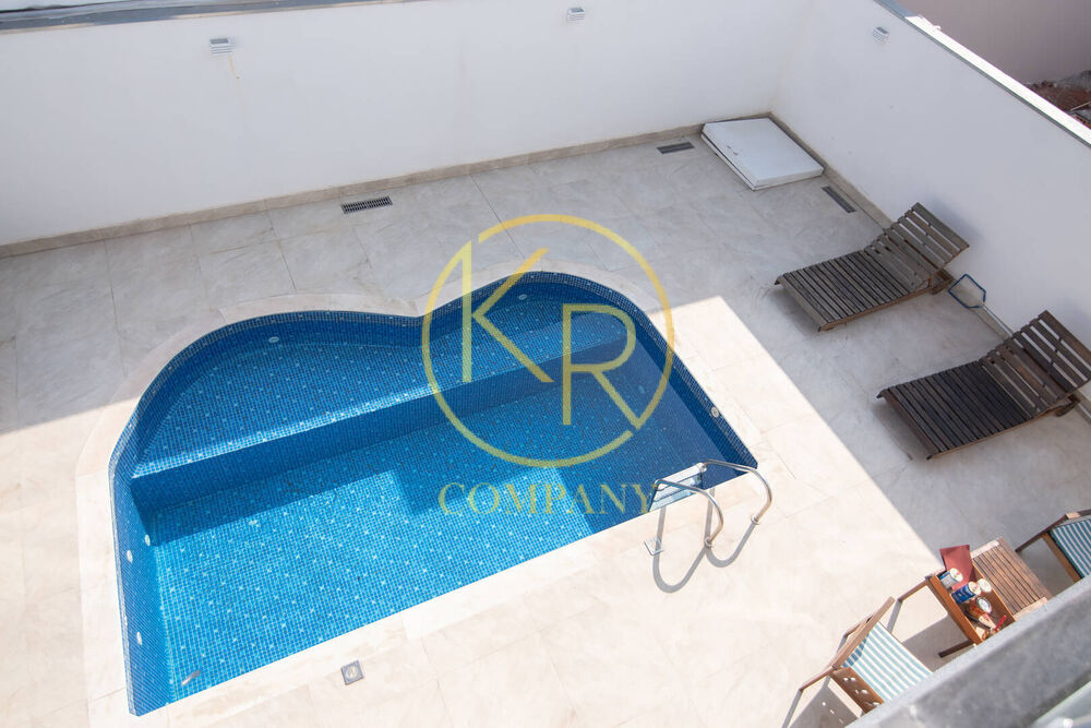 Casa de Condomínio à venda com 3 quartos, 323m² - Foto 1