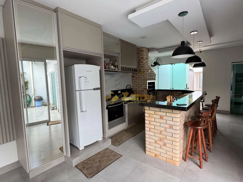 Casa, 3 quartos, 202 m² - Foto 1