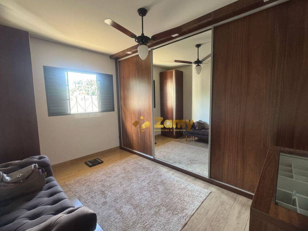 Casa, 3 quartos, 188 m² - Foto 2