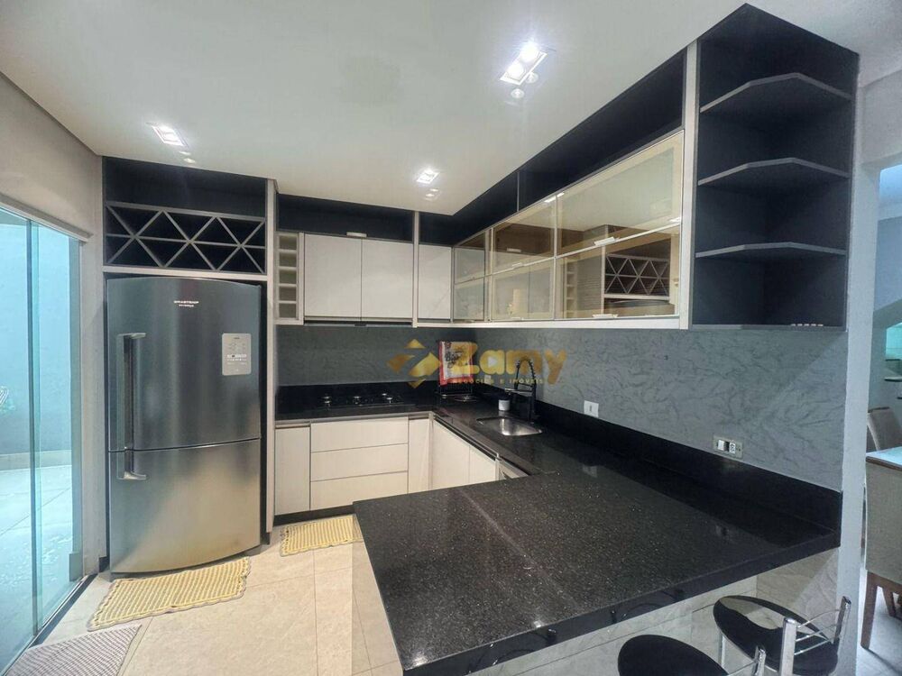 Sobrado à venda com 3 quartos, 200m² - Foto 1
