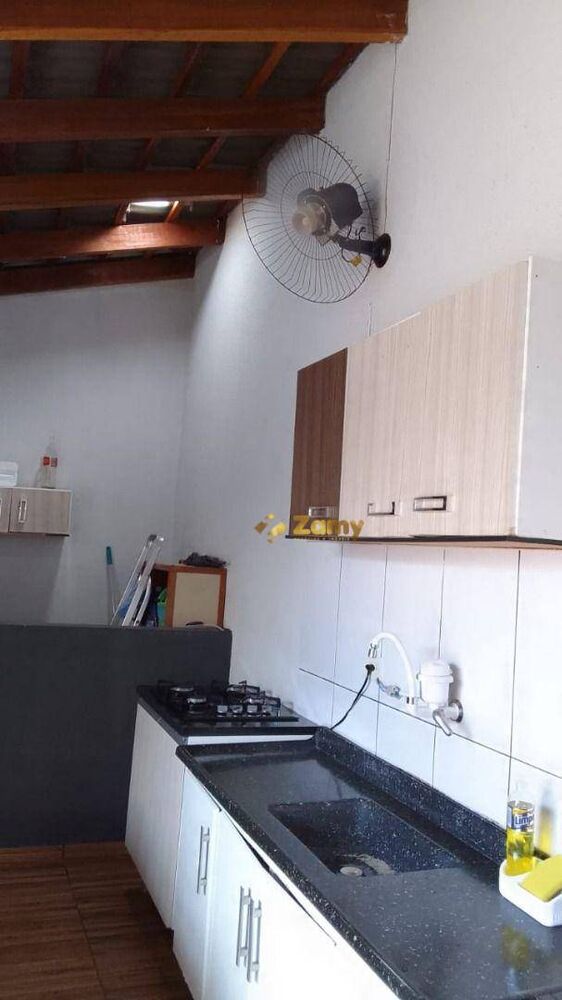 Casa à venda com 3 quartos, 100m² - Foto 4