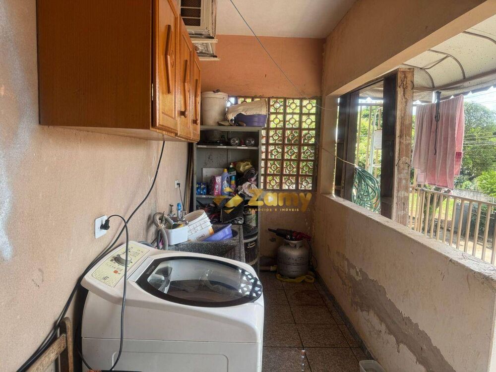Sobrado à venda com 3 quartos, 200m² - Foto 1