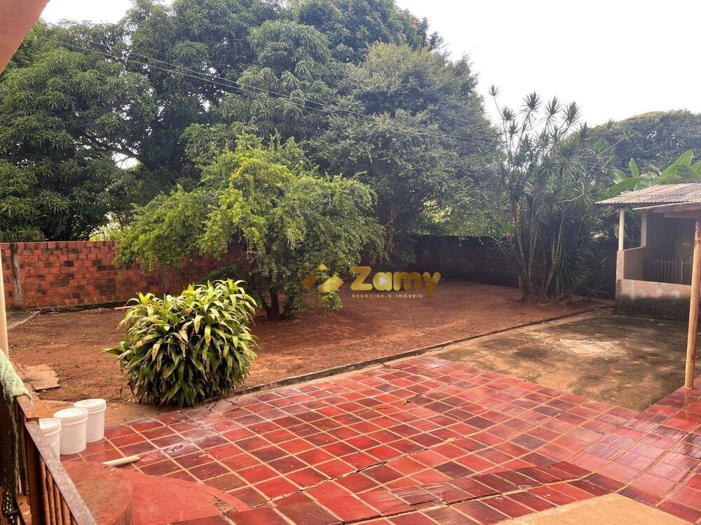 Casa à venda com 3 quartos, 350m² - Foto 2