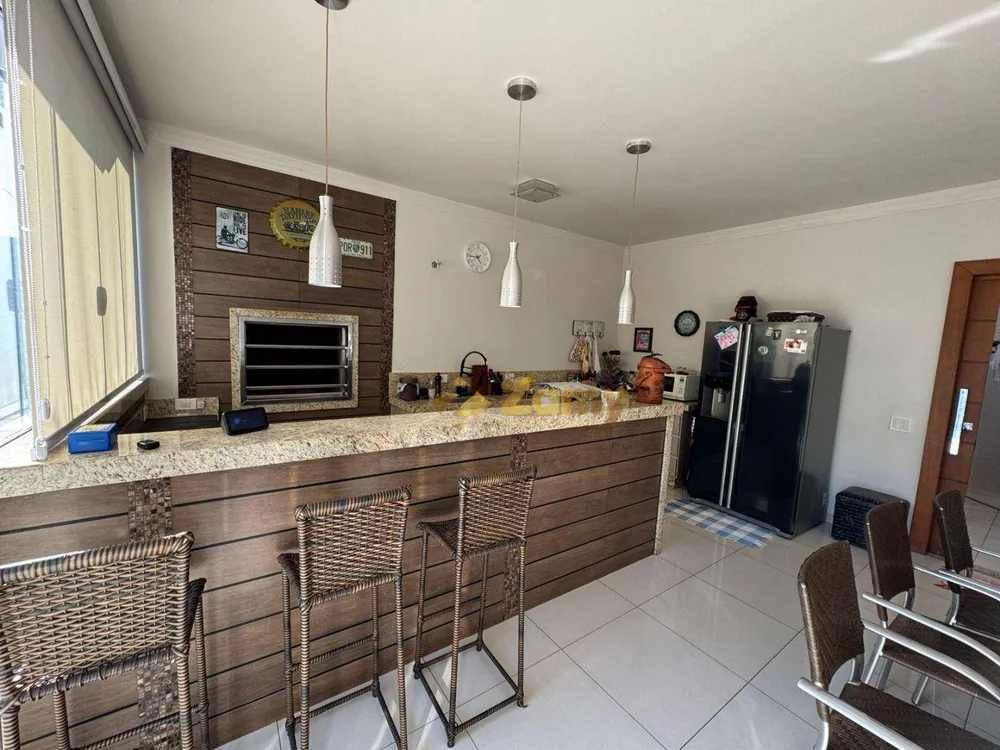 Casa, 3 quartos, 260 m² - Foto 1