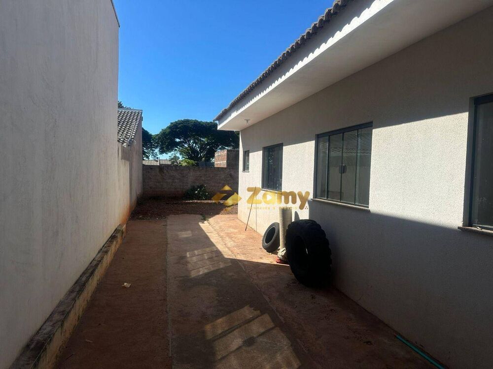 Casa à venda com 3 quartos, 86m² - Foto 1