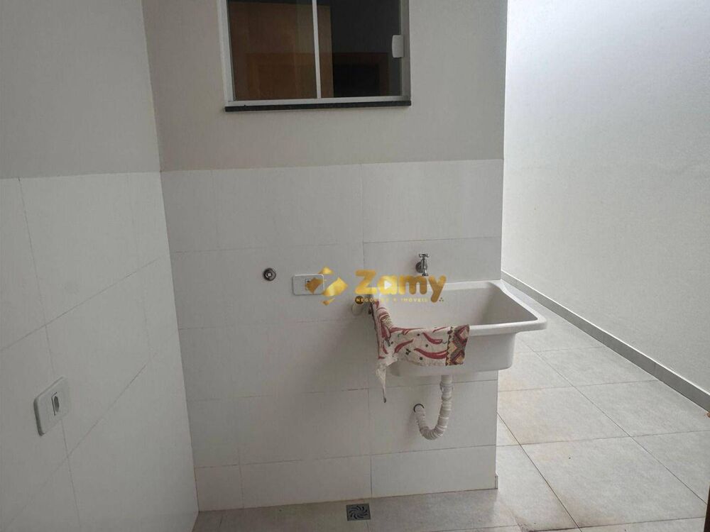 Casa à venda com 3 quartos, 100m² - Foto 4