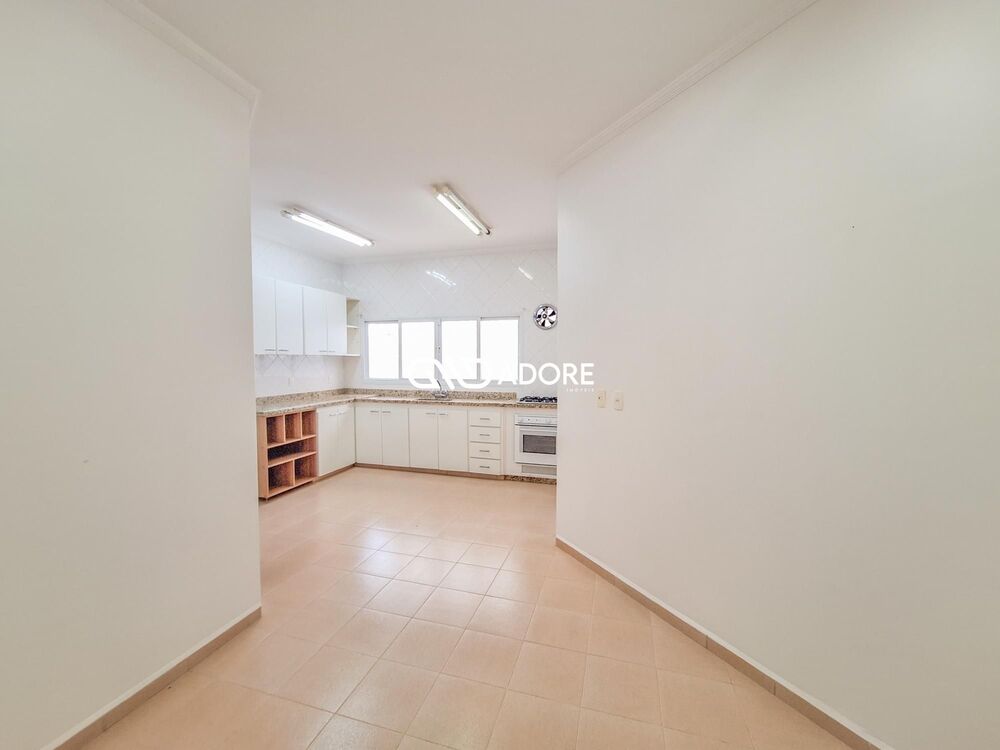 Casa de Condomínio para alugar com 4 quartos, 316m² - Foto 4