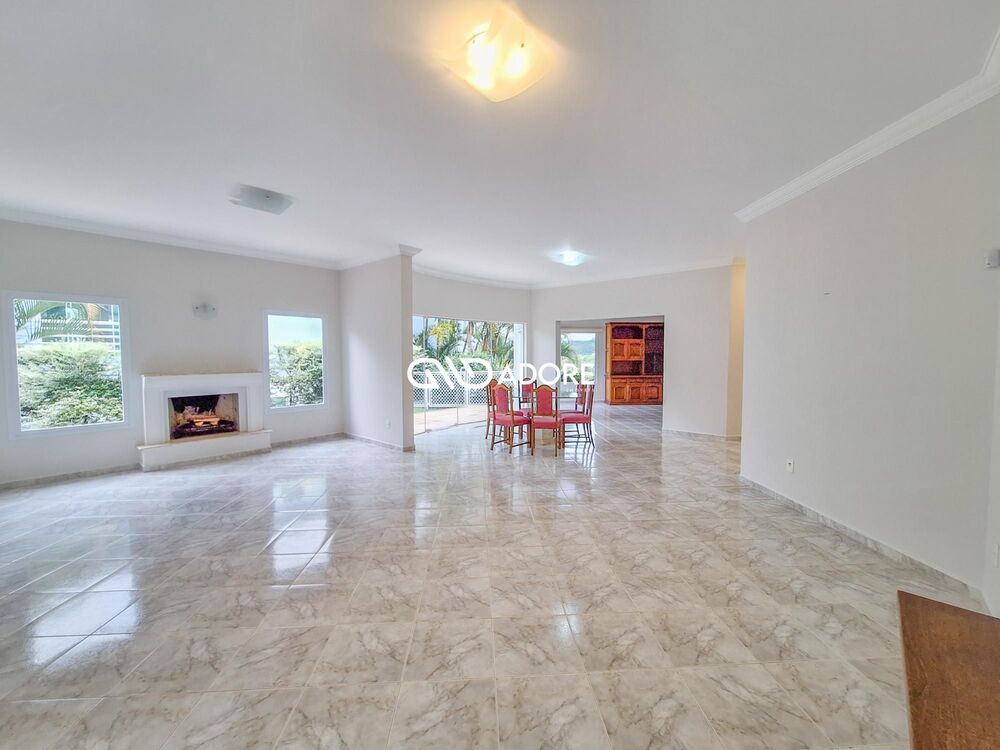 Casa de Condomínio para alugar com 4 quartos, 316m² - Foto 3
