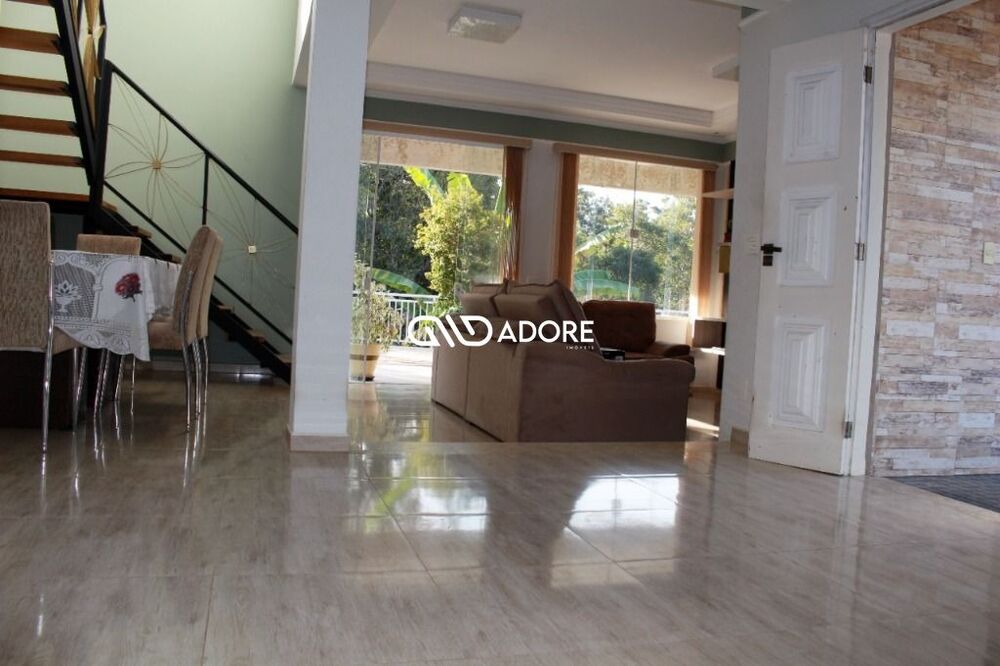 Chácara à venda com 4 quartos, 300m² - Foto 1