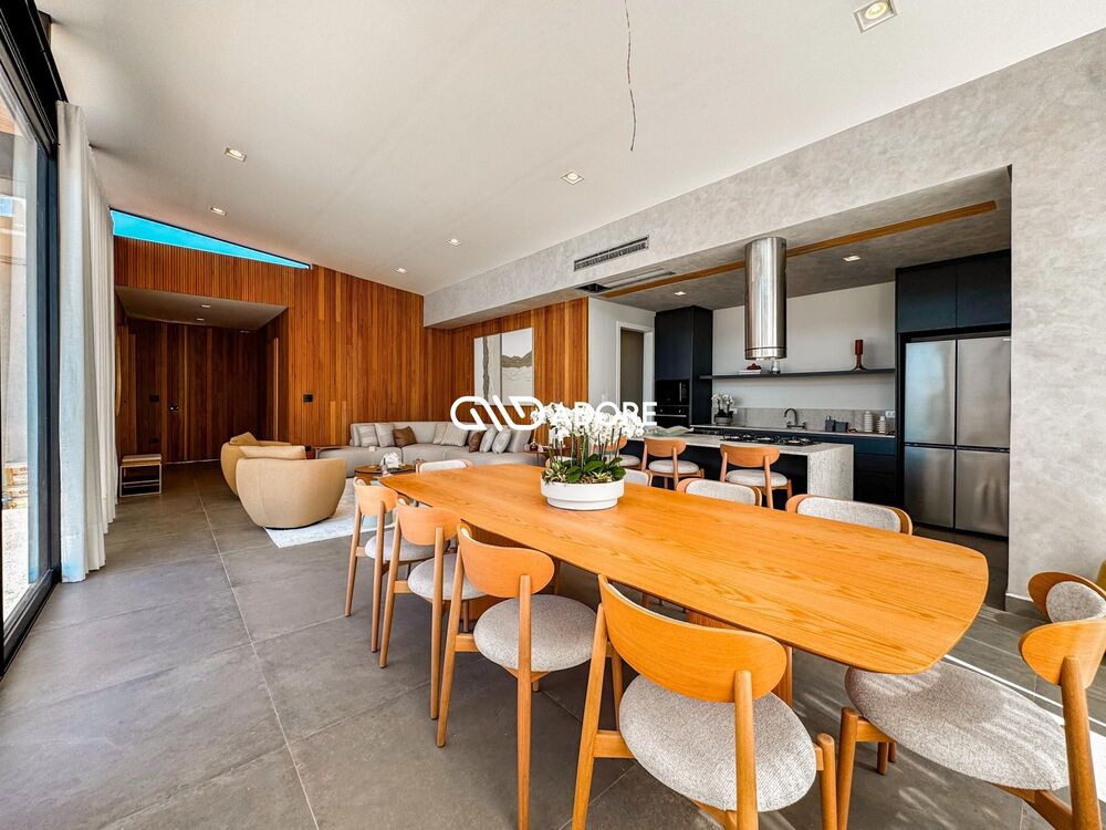 Casa de Condomínio à venda com 3 quartos, 255m² - Foto 1