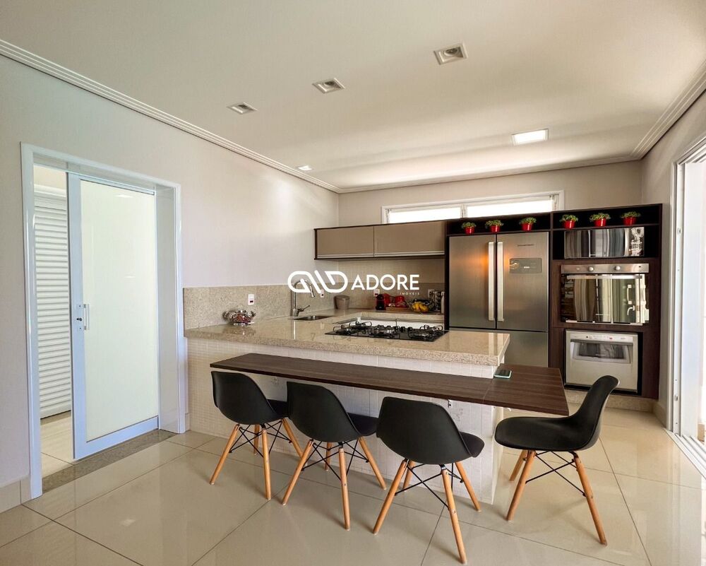 Casa de Condomínio à venda com 4 quartos, 270m² - Foto 3
