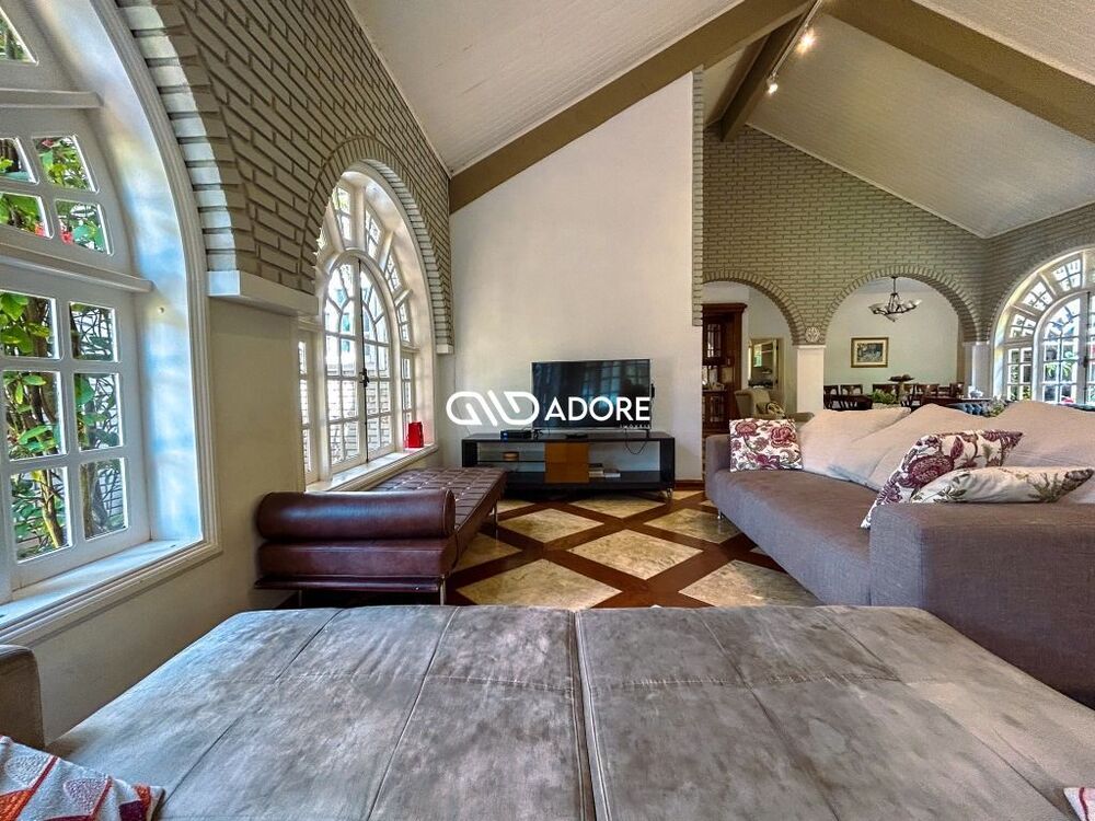Casa de Condomínio à venda com 5 quartos, 805m² - Foto 2
