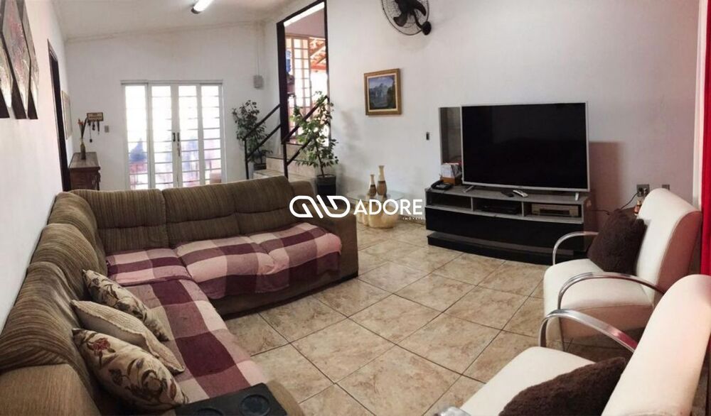 Chácara, 3 quartos, 2238 m² - Foto 4