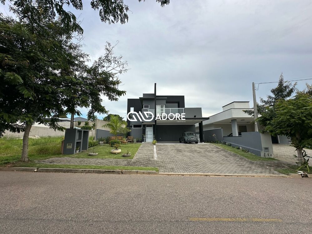 Casa de Condomínio à venda com 3 quartos, 227m² - Foto 1