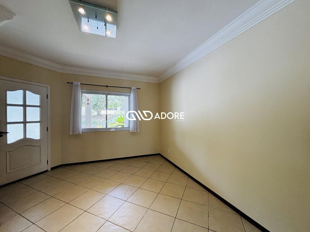 Casa de Condomínio à venda com 4 quartos, 230m² - Foto 2