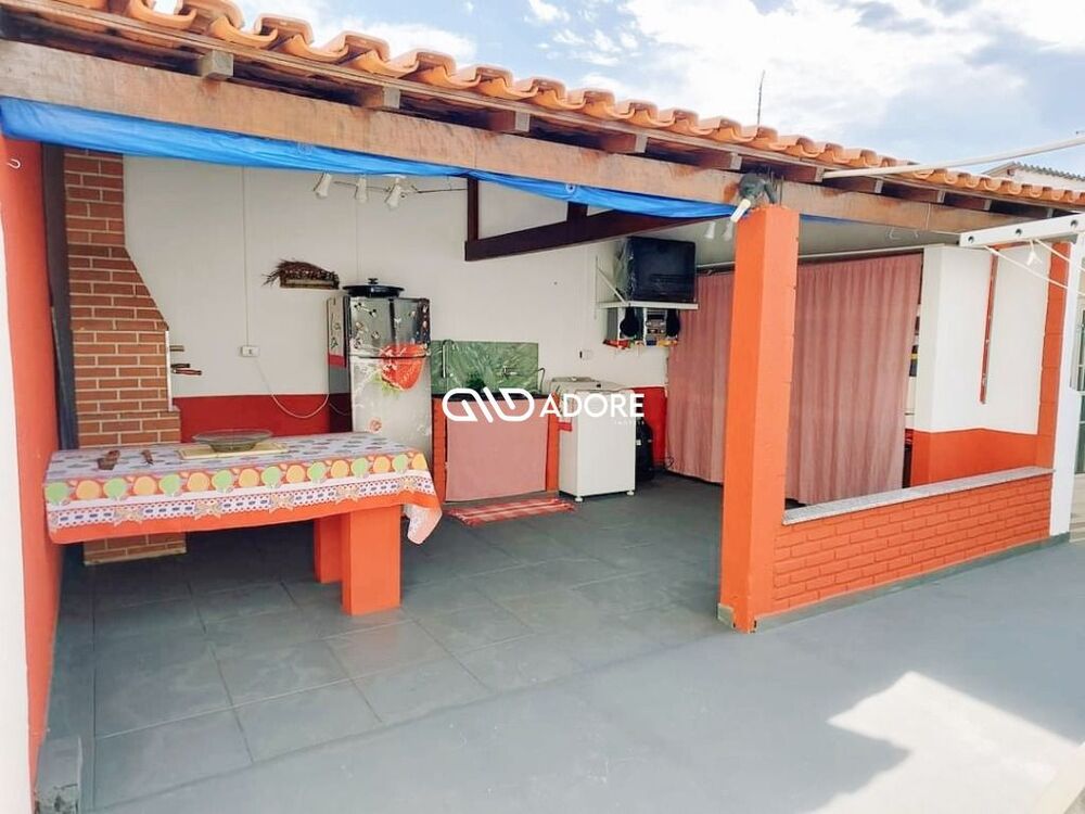 Casa à venda com 2 quartos, 115m² - Foto 1