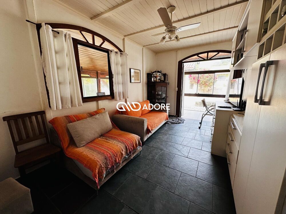 Casa de Condomínio à venda com 3 quartos, 288m² - Foto 1