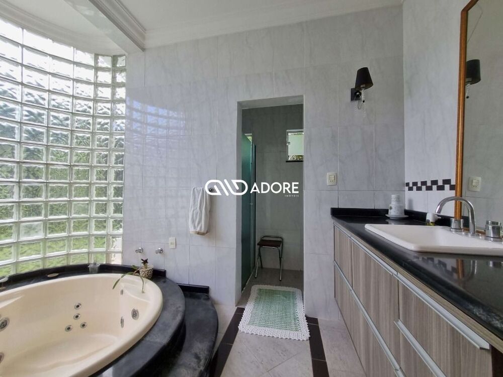 Casa de Condomínio para alugar com 4 quartos, 352m² - Foto 34
