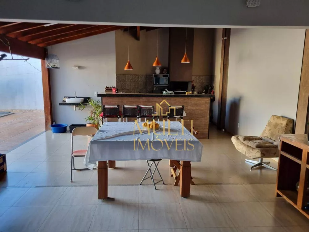 Casa à venda com 3 quartos, 224m² - Foto 10