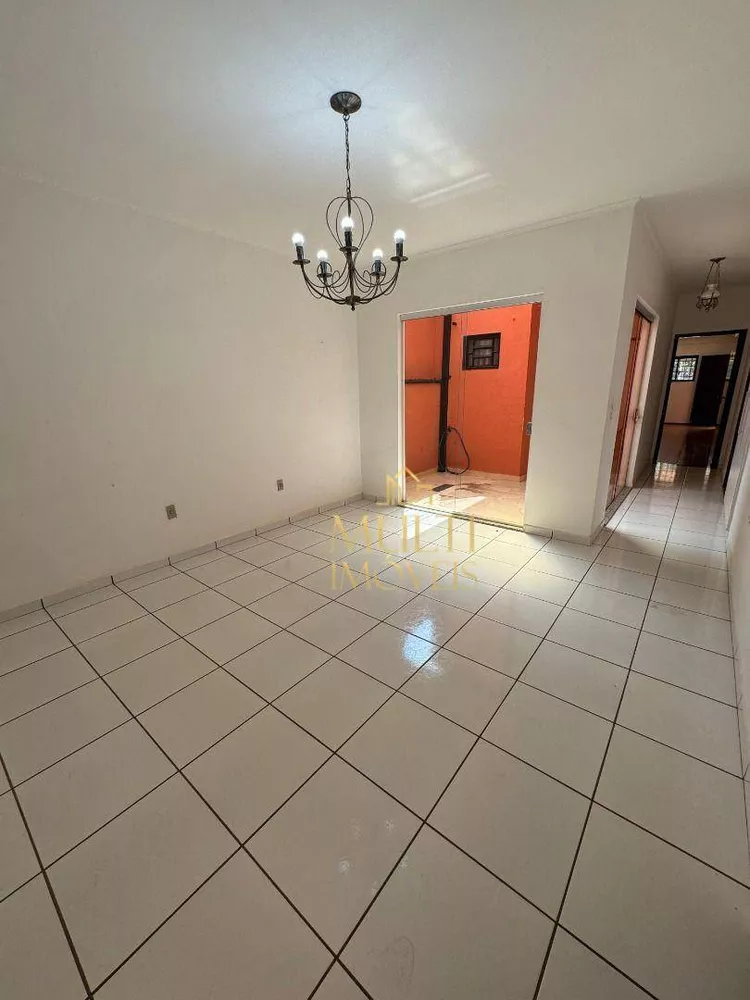 Casa à venda com 3 quartos, 258m² - Foto 4