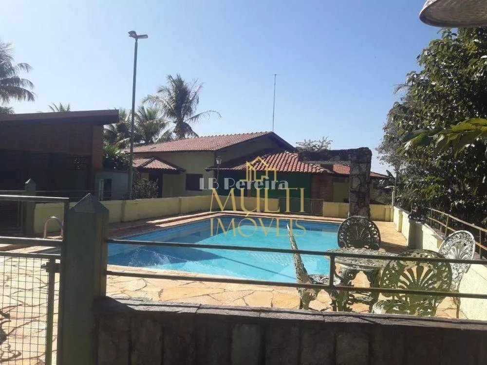 Chácara, 4 quartos, 8165 m² - Foto 1