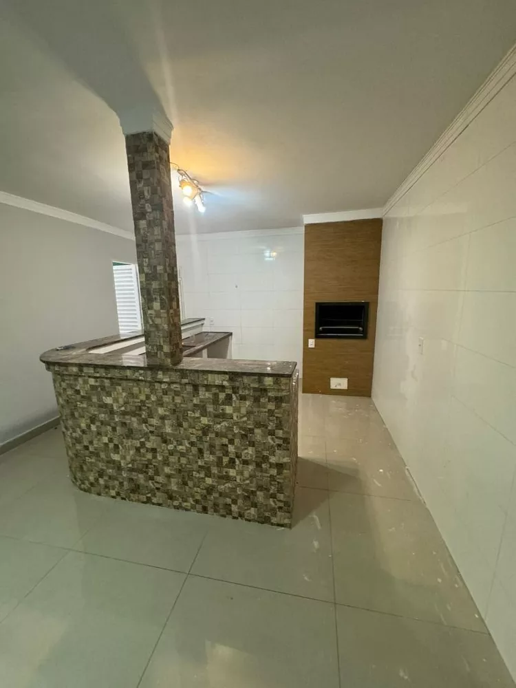 Casa à venda com 4 quartos, 165m² - Foto 3