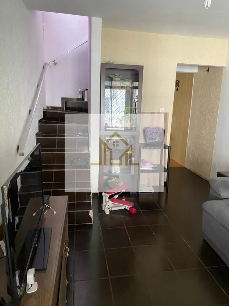 Casa à venda com 4 quartos, 140m² - Foto 1