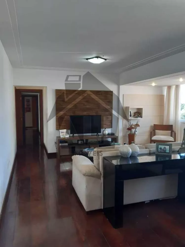 Apartamento à venda com 3 quartos, 150m² - Foto 1