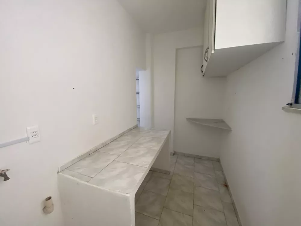 Apartamento à venda com 2 quartos, 70m² - Foto 2