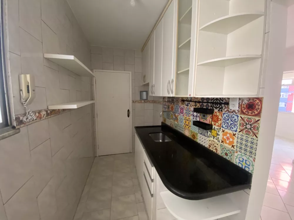 Apartamento à venda com 2 quartos, 70m² - Foto 3