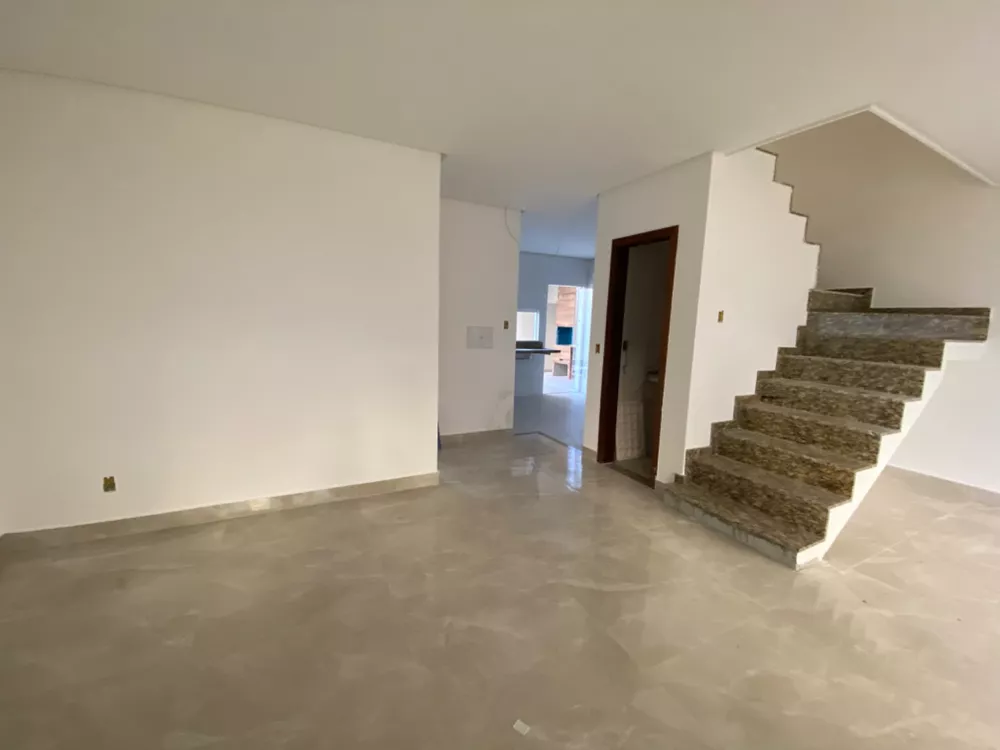 Casa à venda com 4 quartos, 180m² - Foto 3