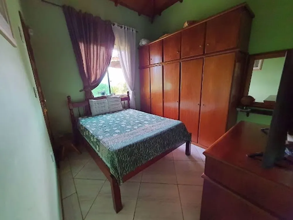 Chácara, 3 quartos, 1211 m² - Foto 1