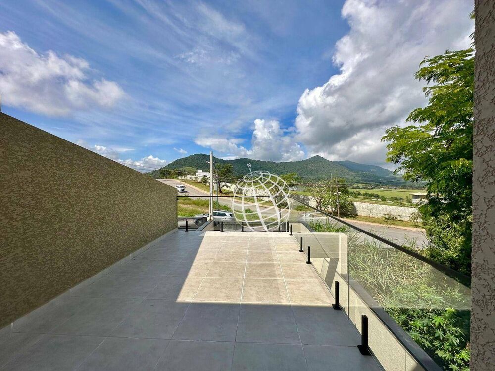 Casa à venda com 3 quartos, 151m² - Foto 1