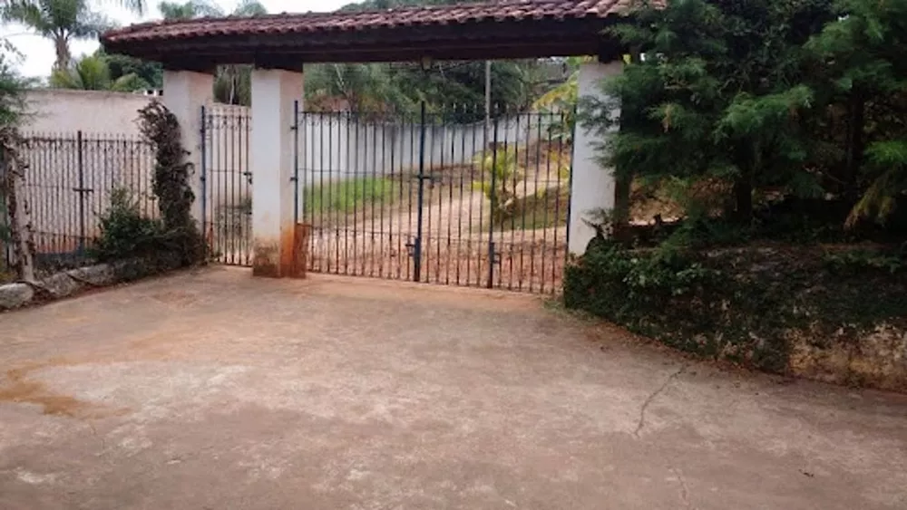 Casa à venda com 2 quartos, 100m² - Foto 1