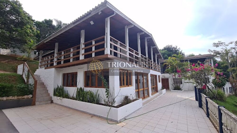 Chácara à venda com 6 quartos, 777m² - Foto 1