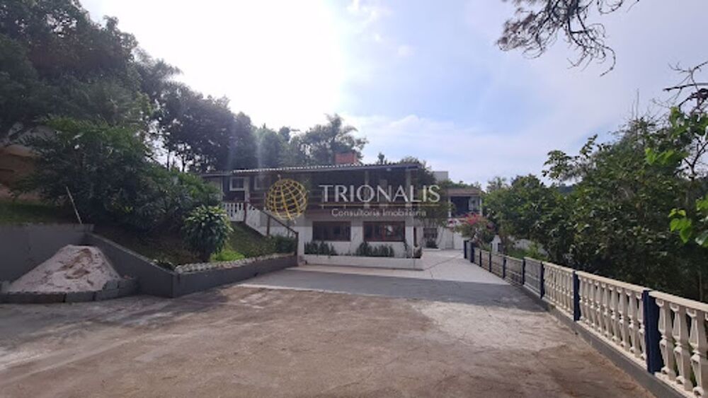 Chácara à venda com 6 quartos, 777m² - Foto 2