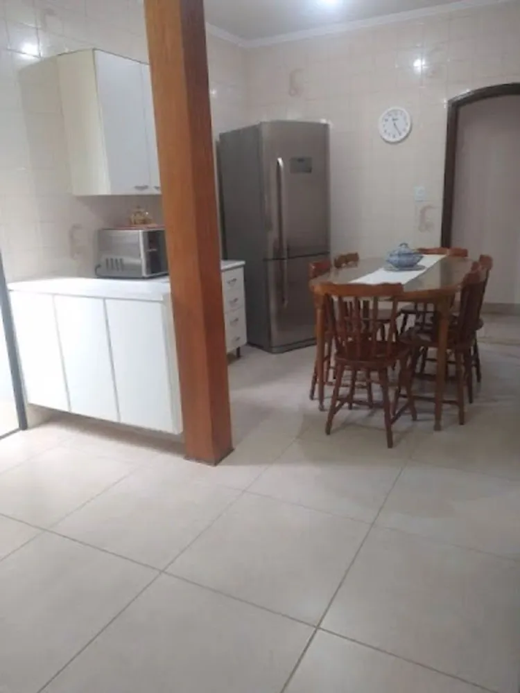 Casa, 3 quartos, 205 m² - Foto 1