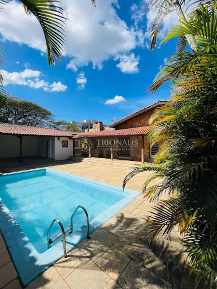 Casa, 6 quartos, 252 m² - Foto 1