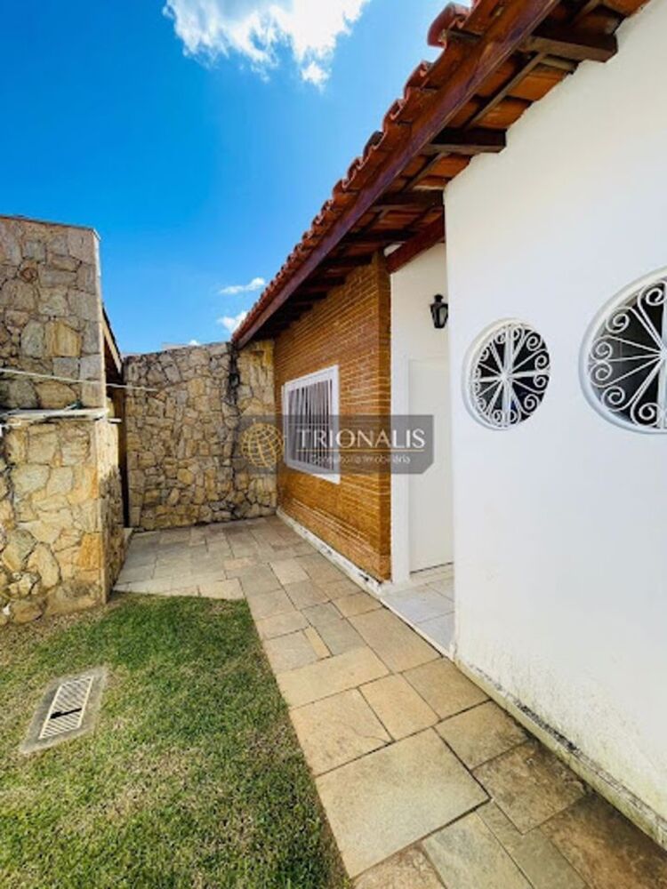 Casa, 6 quartos, 252 m² - Foto 1