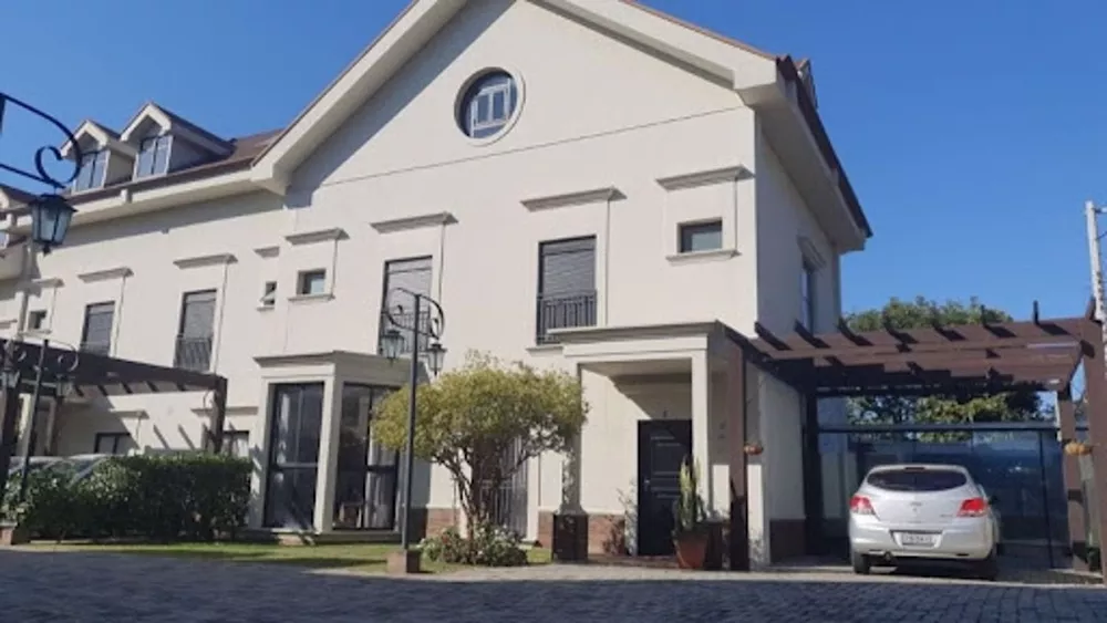 Casa de Condomínio à venda com 4 quartos, 256m² - Foto 1