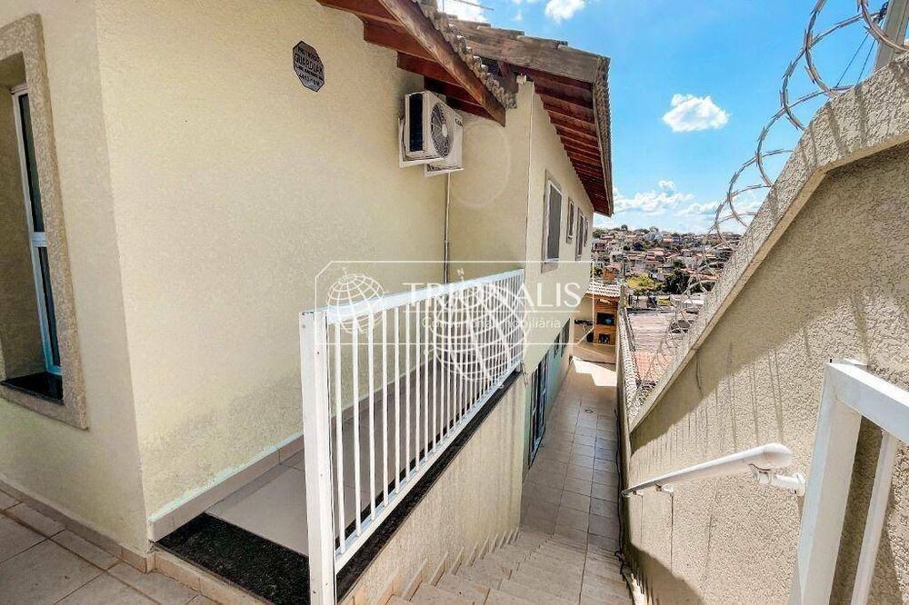 Casa à venda com 3 quartos, 114m² - Foto 8